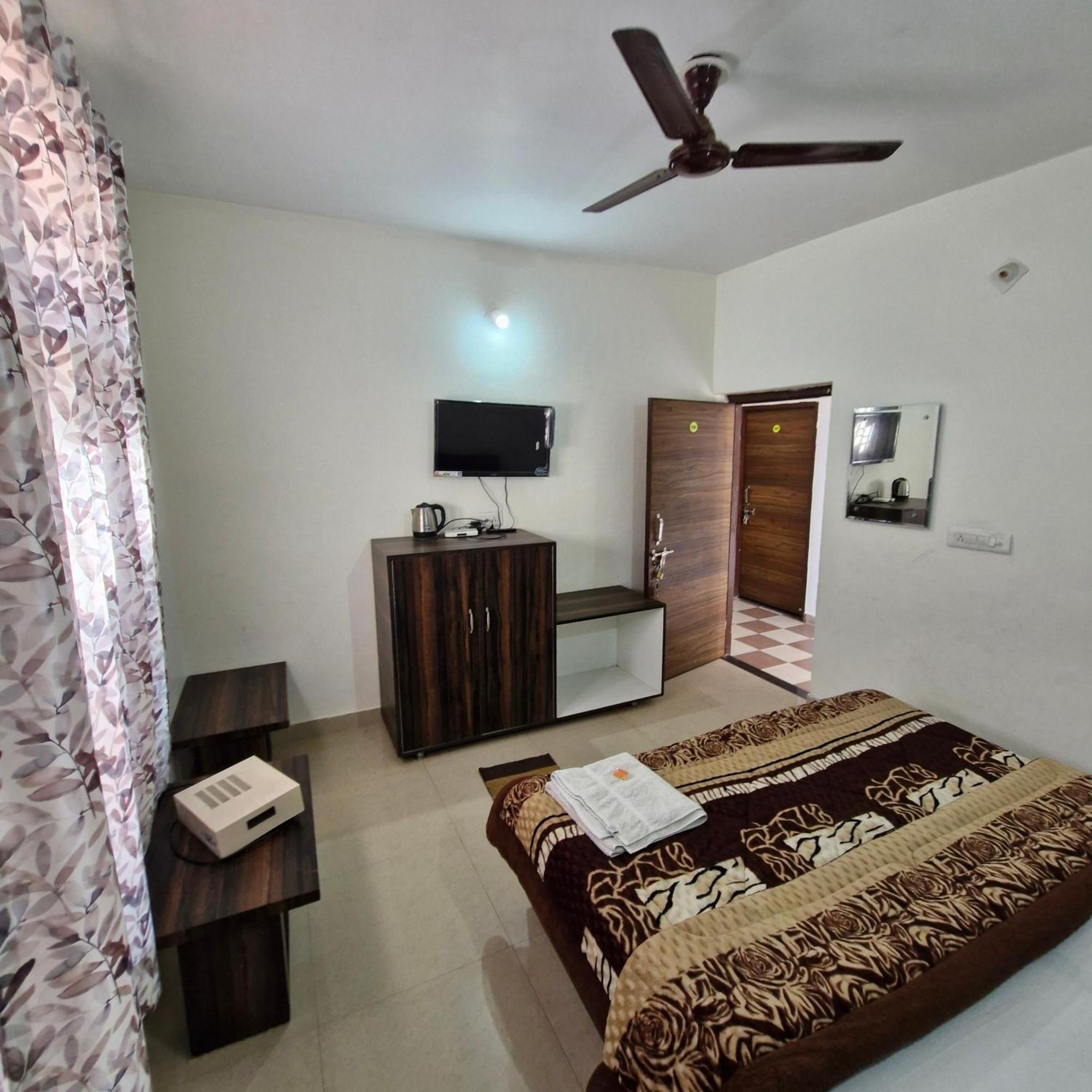 Saatvik Homestay Katra  Room photo