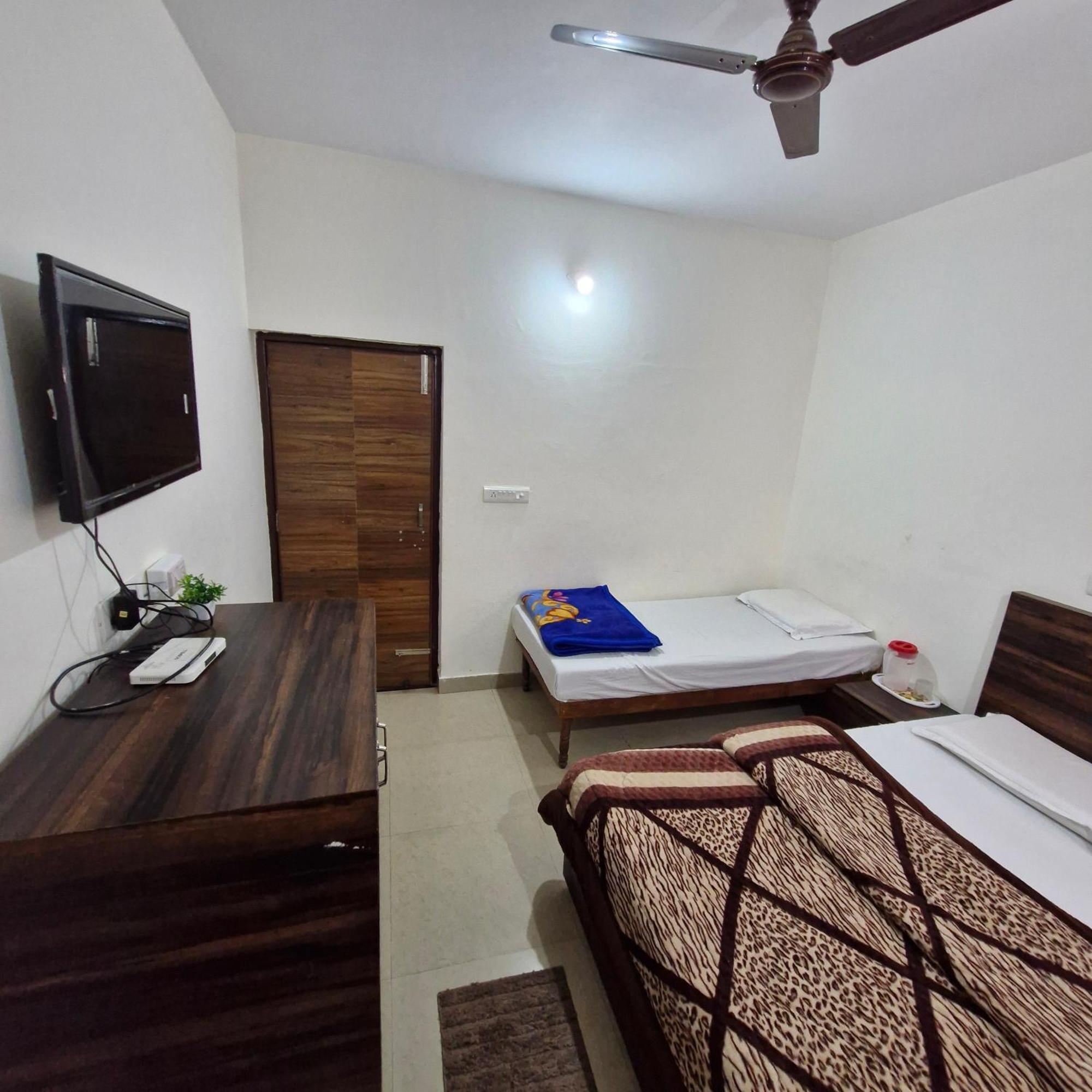 Saatvik Homestay Katra  Exterior photo